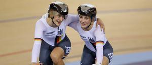Schon 2012 in London mit Gold belohnt: Miriam Welte (l.) und Kristina Vogel umarmen sich nach dem Rennen.
