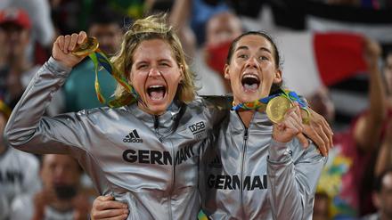 Unschlagbar: Kira Walkenhorst und Laura Ludwig sind in Rio klar das stärkste Beachvolleyball-Duo. 