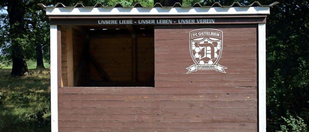 Braune Hütte. Der Verein FC Ostelbien Dornburg ist ein Sammelbecken für Rechtsextremisten.