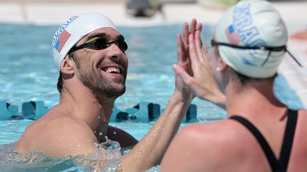 High five beim Comeback. Michael Phelps schwamm bei seiner Rückkehr ins Wettkampfbecken die beste Vorlaufzeit. 