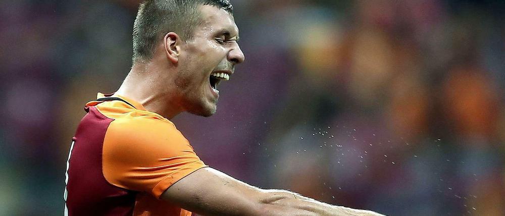 „Gut, dass es Poldi gibt“, stellte die türkische Sportzeitung „fotomac“ fest und lobte Lukas Podolski in den höchsten Tönen für sein „exquisites“ Tor zum Ausgleich.