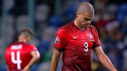 Peinlich, peinlich. Pepe verliert mit Portugal im eigenen Stadion gegen Albanien 0:1.