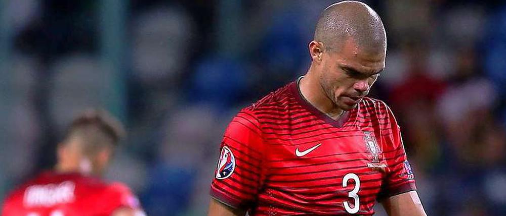 Peinlich, peinlich. Pepe verliert mit Portugal im eigenen Stadion gegen Albanien 0:1.