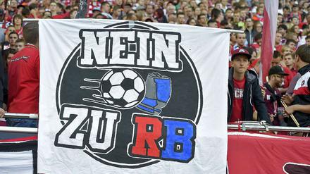 Der Protest gegen Rasenballsport Leipzig gehört bei kritischen Fans zum guten Ton.