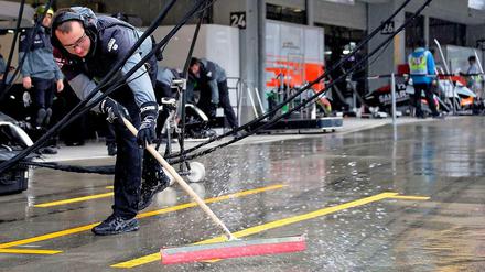 Regen behindert das Formel-1-Rennen von Japan.