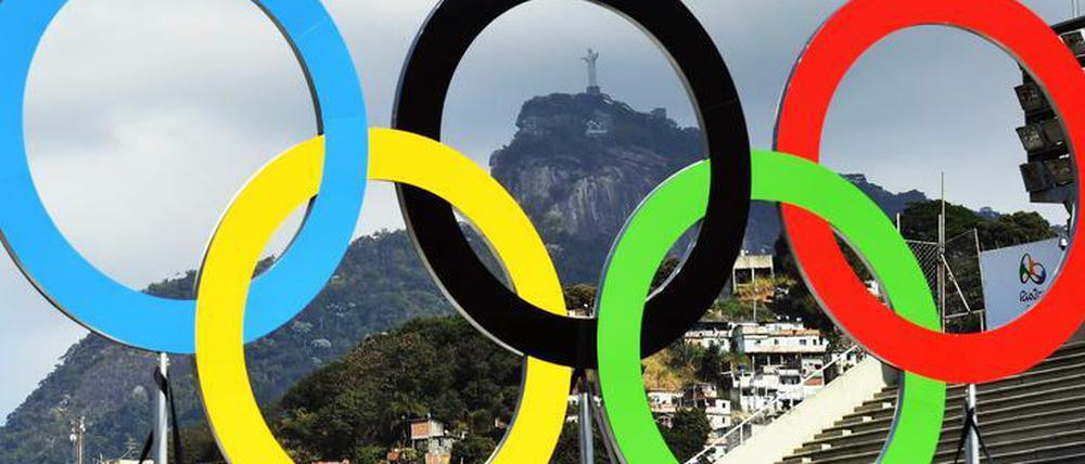 Fünf Ringe vor dem Zuckerhut. Die Olympischen Spiele finden vom 5. bis 21. August in Rio statt.