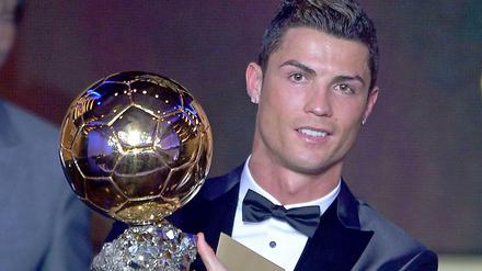 Nach 2008 darf sich Cristiano Ronaldo zum zweiten Mal über den Titel als Weltfußballer freuen.