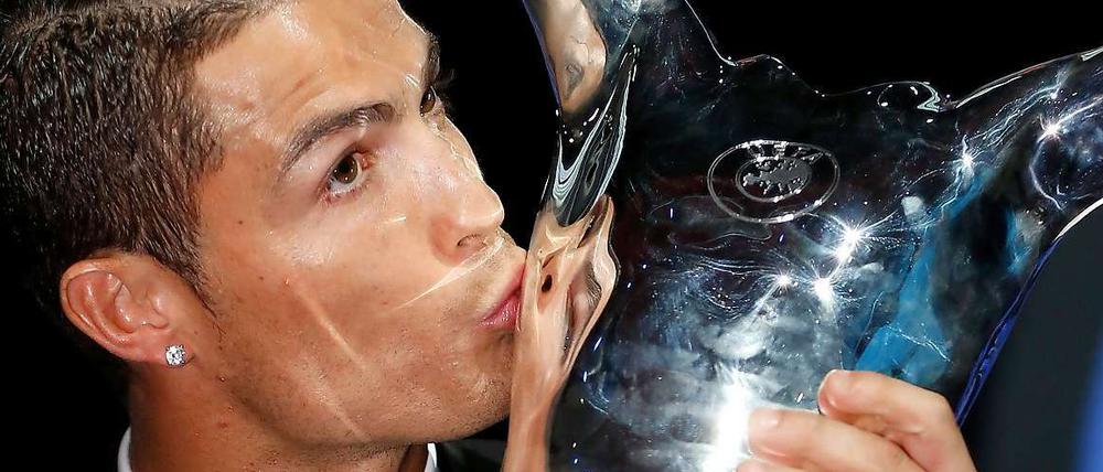 Küsschen für sich selbst: Cristiano Ronaldo.
