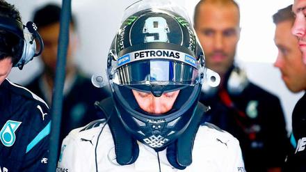 Frust bei Mercedes: Nico Rosberg kommt nicht an Weltmeister Lewis Hamilton vorbei.