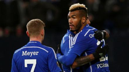 Football Soccer Schalke04 v Apoel Nicosia - Europa League Group Stage - Group K - Veltins-Arena, Gelsenkirchen, Germany- 26/11/15 Schalke04's Maxim Choupo-Moting celebrates scoring the first goal with team mates Dennis Aogo and Max Meyer. REUTERS/Ina Fassbender