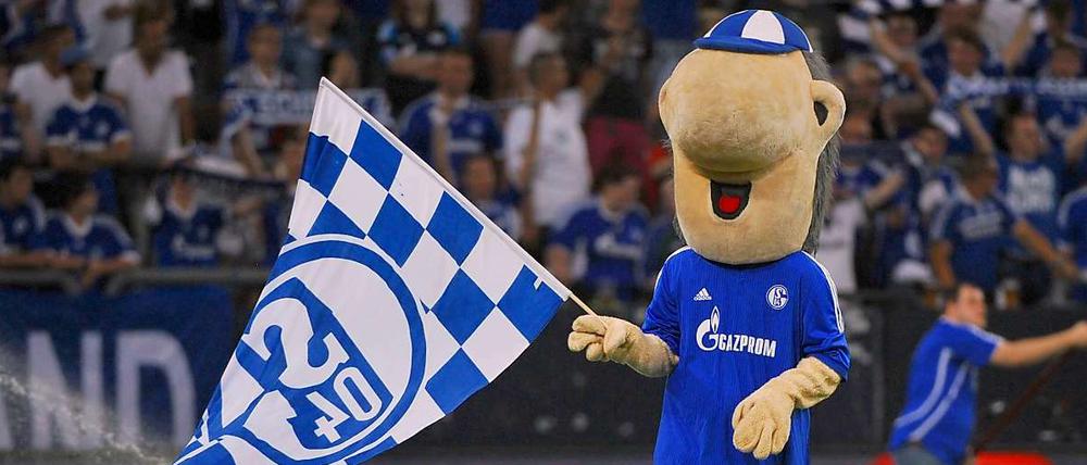Auch das Schalker Maskottchen Erwin freut sich auf die kommende Saison. 
