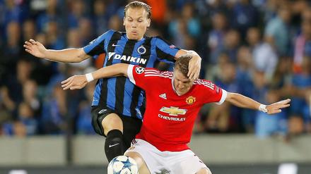 Halb so wild. Bastian Schweinsteiger (r.) und Manchester United hatten im Rückspiel wenig Probleme mit dem FC Brügge.
