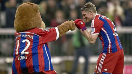 Willkommen zurück: Bastian Schweinsteiger kam erstmals seit dem WM-Finale wieder zum Einsatz
