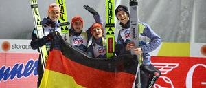 Die deutschen Skispringer holten bei der dreimal Gold – am Sonntag gab es den Titel im Mixed-Team.