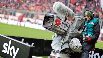 Bundesligafußball ist ein begehrtes Objekt - der FC Bayern als Zugpferd will mehr TV-Geld.