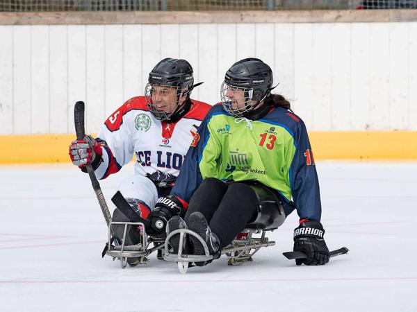 Beim Sledge-Hockey geht es um die gesellschaftliche Strahlkraft, den gemeinsamen Sport und vor allem: um Spaß.