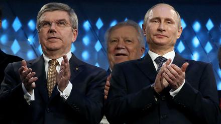 IOC-Chef Thomas Bach drückt sich um eine Entscheidung, die Russlands Präsident Wladimir Putin nicht gefallen würde. 