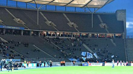 Publikumsrenner Bundesliga. Beim Spiel von Hertha BSC gegen Hoffenheim am Wochenende blieb mehr als die Hälfte des Olympiastadions leer. 