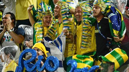 Brasilianische Fans gehen nicht nur beim Beachvolleyball emotional mit.