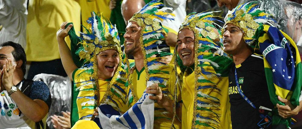 Brasilianische Fans gehen nicht nur beim Beachvolleyball emotional mit.