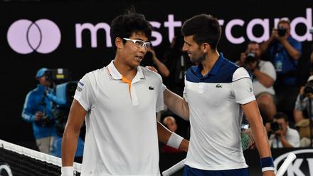 Hyeon Chung (links) ließ Novak Djokovic in drei Sätzen keine Chance.