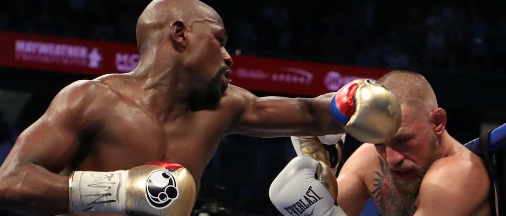 Klarer Sieger: US-Boxer Floyd Mayweather triumphiert über Käfigkämpfer McGregor.