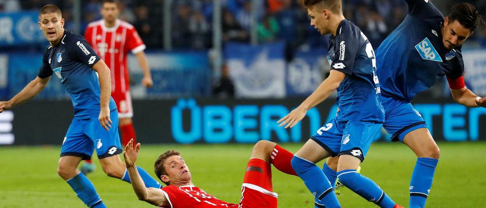 Thomas Müller am Boden: Ein Bild mit Symbolcharakter für das Spiel der Bayern gegen Hoffenheim. 
