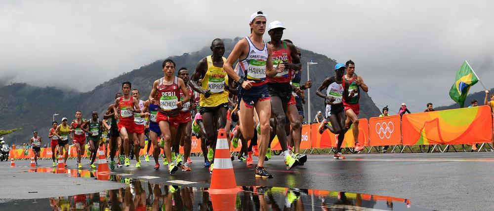 Die wenigsten Läufer sehen so drahtig aus wie die Herren hier beim Olympia-Marathon. Das ist auch gar nicht schlimm.