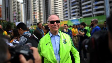 Grelles Grinsen. Rios Olympiachef Carlos Athur Nuzman soll Stimmen gekauft haben. Er wurde jetzt festgenommen. 