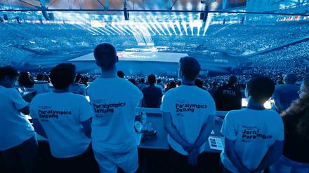Die gigantische Eröffnungsfeier der "Paralympics Rio 2016" im Maracana-Stadion. Das damalige Team der deutschen und brasilianischen Schülerreporter der "Paralympics Zeitung" war live dabei. Bereits vier Jahre zuvor, 2012 in London, hatten die Paralympischen Spiele mit einer Rekordzahl von Zuschauern und Athleten den Durchbruch geschafft. 