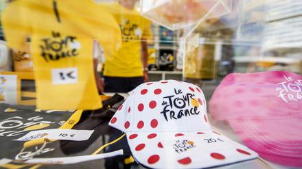 Düsseldorf bewirbt sich um den Start der Tour de France 2017, hier ein Fanartikel-Verkauf in Utrecht.
