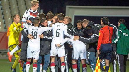 Siegesjubel: die deutsche U20 feiert ausgelassen den hart erkämpften 1:0-Sieg im Achtelfinale der WM in Neuseeland gegen Nigeria. 