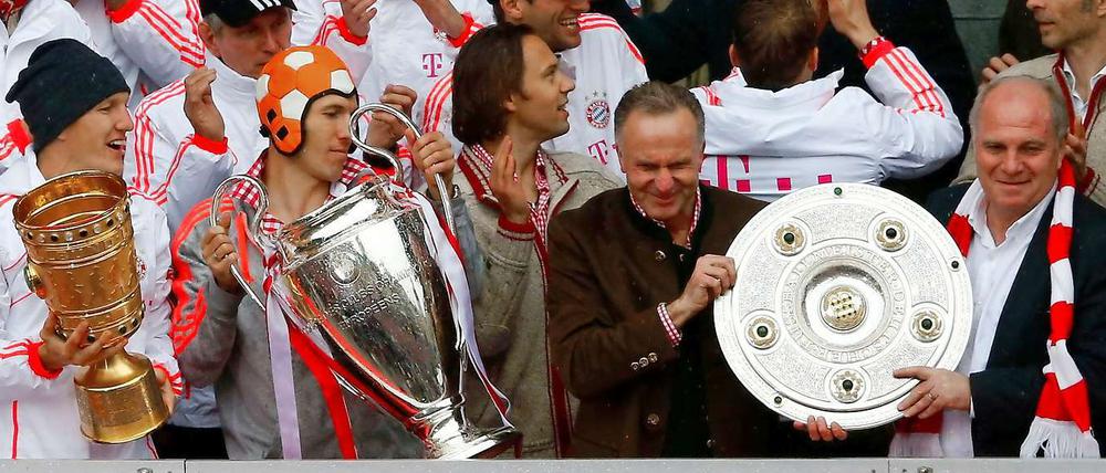Uli Hoeneß feierte am Sonntag in München mit den Spielern. Tags zuvor freute sich der Bayern-Präsident eher leise.