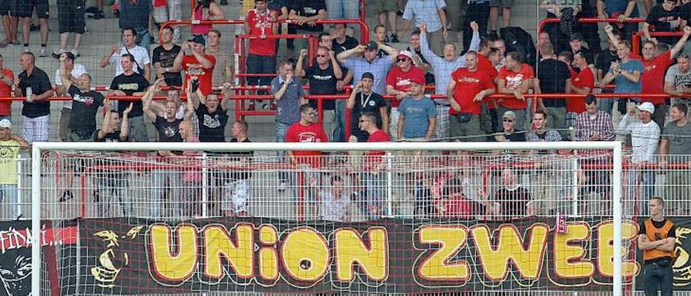 Allein gelassen: Die Fans vom 1. FC Union, die auch ihre zweite Mannschaft unterstützen.