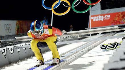 Wie weit geht es für Andreas Wellinger? Der deutsche Skispringer hofft auf eine Medaille auf der Großschanze.