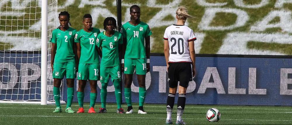 Vier gegen einen - und trotzdem chancenlos. Die Fußballerinnen der Elfenbeinküste waren den Deutschen klar unterlegen.