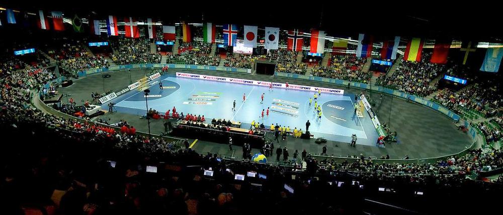 Die Handball-WM in Schweden begann am Donnerstag mit einer kleinen, aber stimmungsvollen Eröffnungsfeier. Anschließend besiegte der Gastgeber im Auftaktspiel Chile.