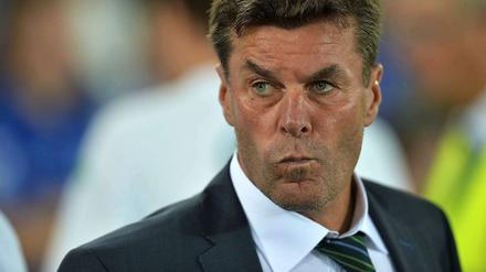 Verärgert über die deutliche 1:4-Packung seiner Mannschaft: VfL-Wolfsburg-Trainer Dieter Hecking.