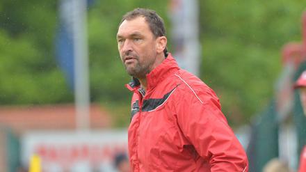 Claus-Dieter Wollitz ist nach Stationen in Cottbus und Osnabrück nun Trainer beim Regionalligisten Viktoria Köln. 