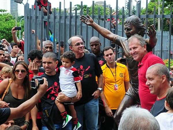 Idol: Die Fans von Flamengo Rio de Janeiro haben ihrer Legende eine Statue errichtet - Zico spielte mit Unterbrechungen von 1971 bis 1989 beim Klub von der Copacabana.