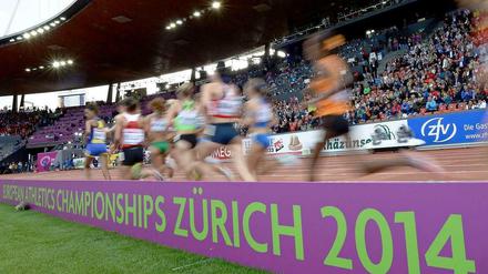 Laufen auf heiligem Leichtathletik-Boden. Das Letzigrund-Stadion in Zürich ist als traditionsreiche und rekordträchtige Leichtathletik-Stätte bekannt. 