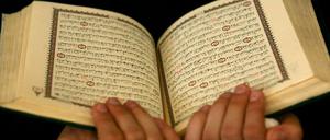 Im Koran sind Finanzspekulationen und Zinsen verboten. Korankonforme Anlagen spielen deswegen weltweit noch eine geringe Bedeutung. 