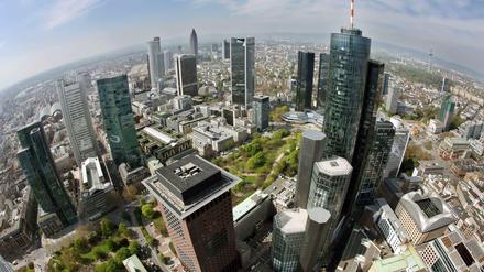 Auch in Frankfurt ist die gegenwärtige Euro-Krise spürbar. Eine Bankenunion könnte laut Bundesbank-Vorstand Andreas Dombret Abhilfe schaffen.
