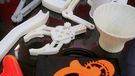 Plaste und Elaste - die Kunststoffprodukte aus dem 3-D-Drucker sehen ein wenig gewöhnungsbedürftig aus. 
