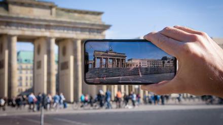 Mithilfe von Augmented Reality steht die Mauer wieder vor dem Brandenburger Tor. 