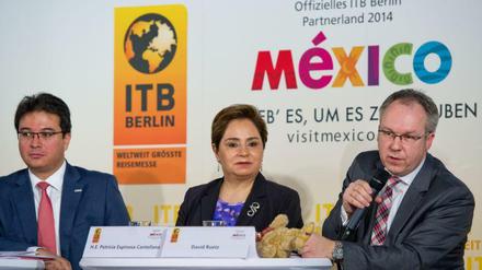 "Wir haben fast alles" - Fremdenverkehrsdirektor Vicente Salas (links) preist Mexiko als Reiseland an. Unterstützt wurde er am Mittwoch von der mexikanischen Botschafterin Patricia Espinosa Cantellano und ITB-Messeleiter David Ruetz.