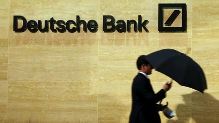 Die Aktie der Deutschen Bank steht seit Monaten unter Druck - und verlor zuletzt massiv an Wert.