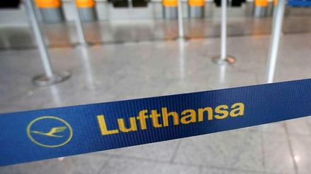 Schalter der Lufthansa am Flughafen Frankfurt am Main.
