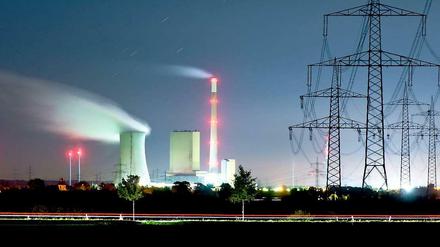 Sorgendkind Kohlekraft: Die Betreiber fossiler Anlagen bekommen ein problem. Das Foto zeigt Kraftwerk Mehrum in Hohenhameln im Landkreis Peine (Niedersachsen) Ende Oktober 2014.