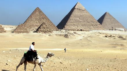 Die Pyramiden sind ein beliebtes Reiseziel bei Touristen.